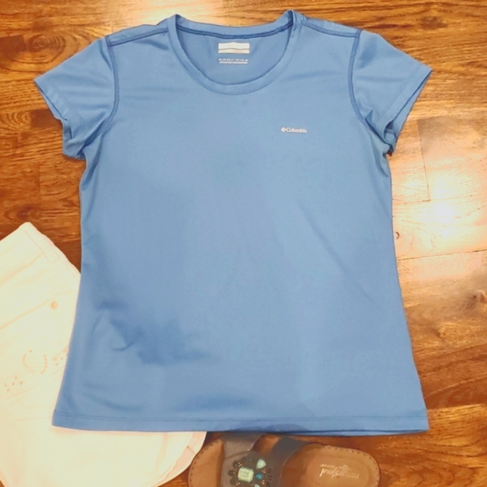 Columbia womens blue omni-wick top size M